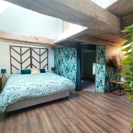 Appartement Independant La Tour Des Tuileries Aydoilles Екстериор снимка
