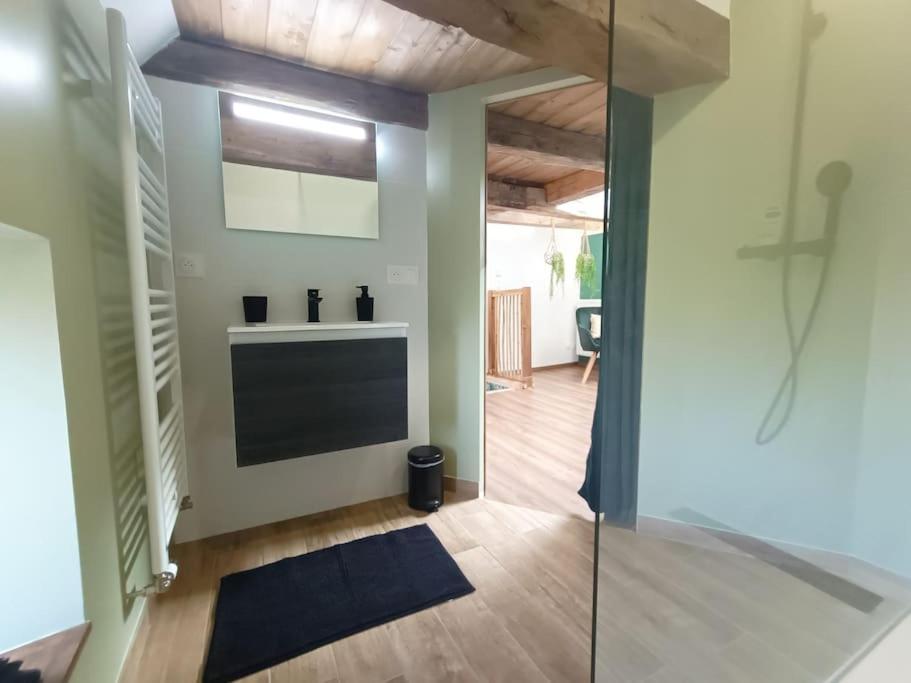 Appartement Independant La Tour Des Tuileries Aydoilles Екстериор снимка