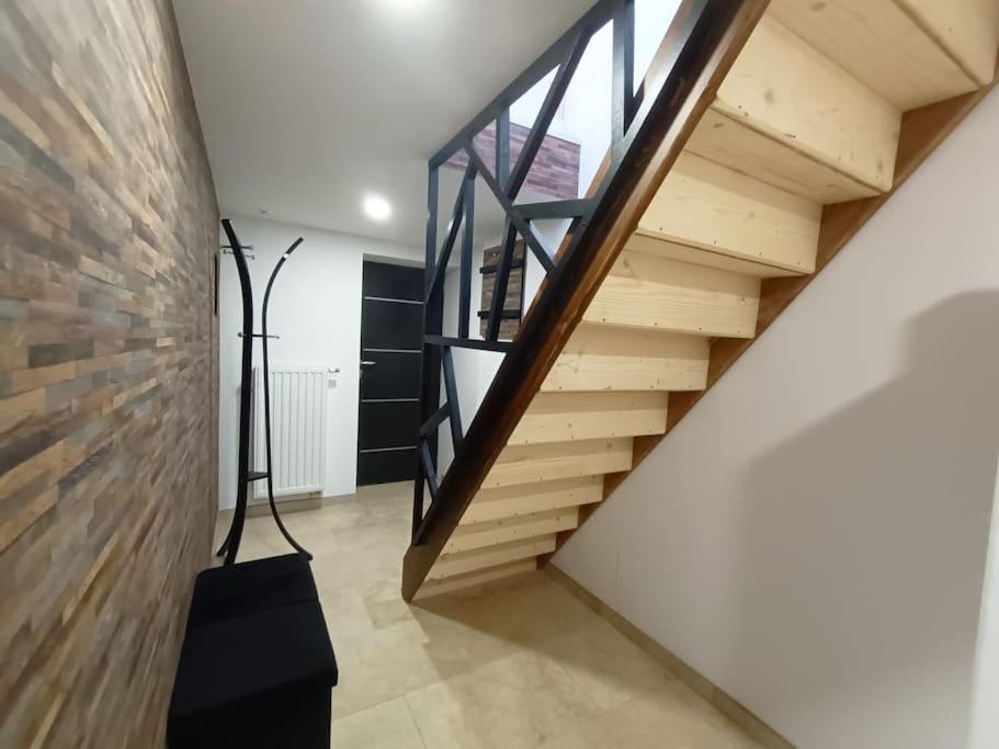 Appartement Independant La Tour Des Tuileries Aydoilles Екстериор снимка