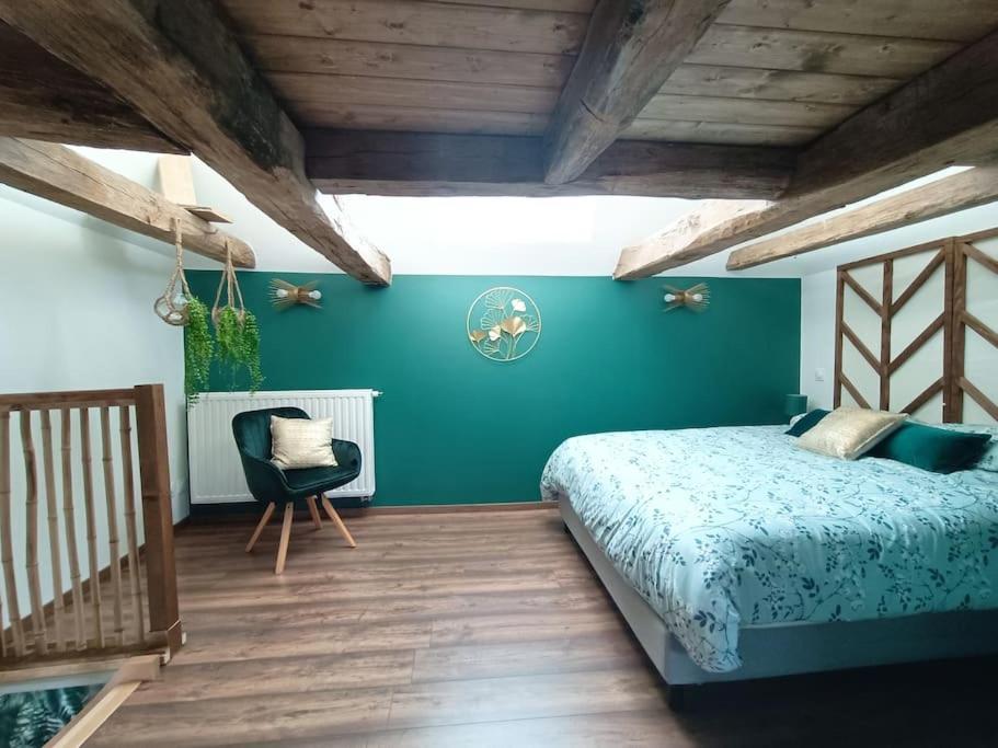 Appartement Independant La Tour Des Tuileries Aydoilles Екстериор снимка