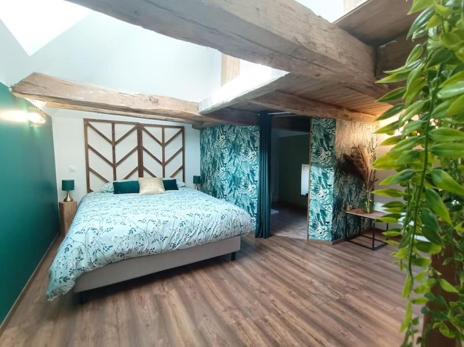 Appartement Independant La Tour Des Tuileries Aydoilles Екстериор снимка