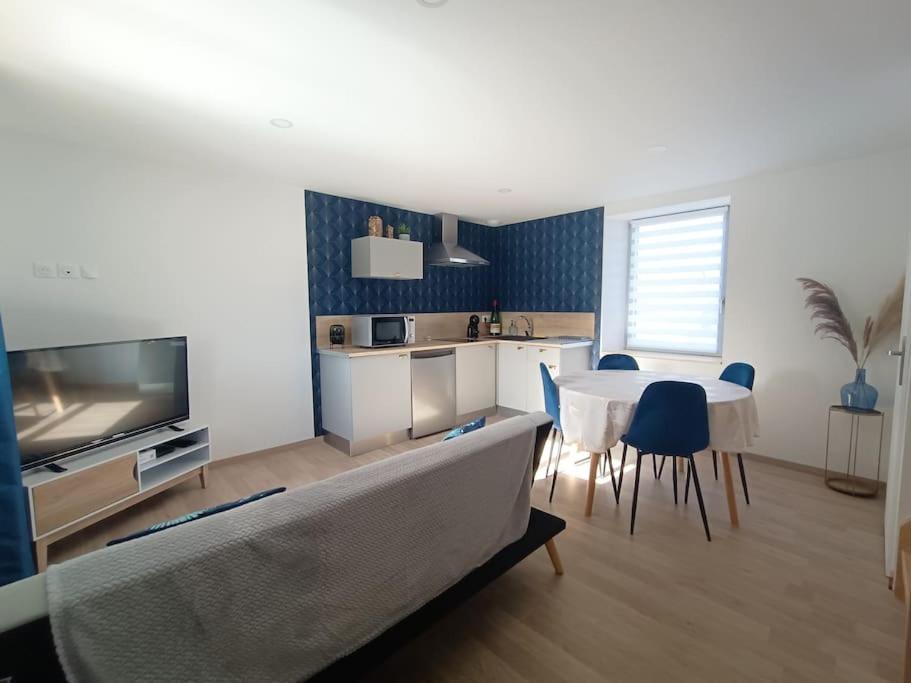 Appartement Independant La Tour Des Tuileries Aydoilles Екстериор снимка